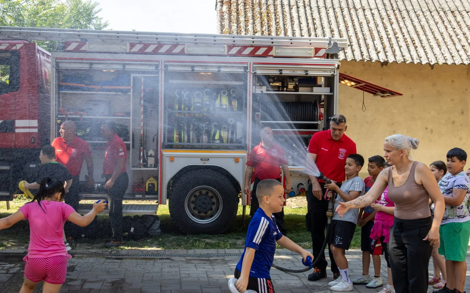 Tűzoltósági bemutató és közösségi élmények a DÖK-napon
